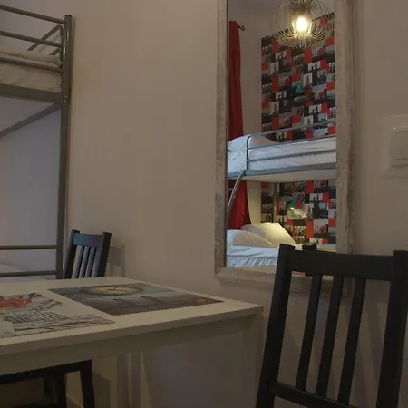Hostel Lwowska 11 *