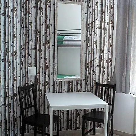 Hostel Lwowska 11 *