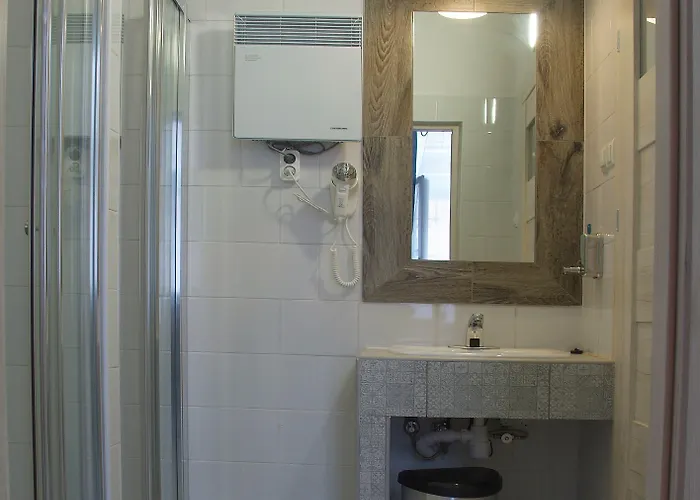 洛斯卡11号旅舍 *