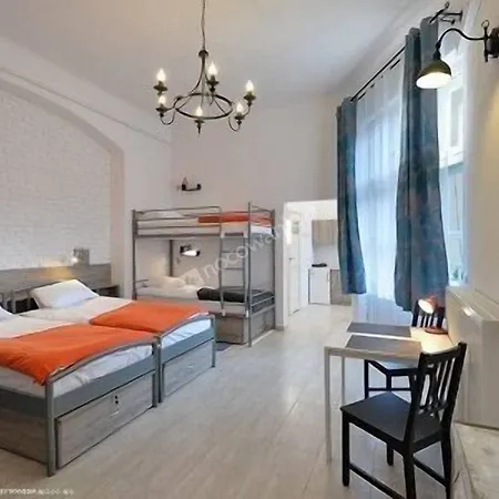 Lwowska 11 * Varšava