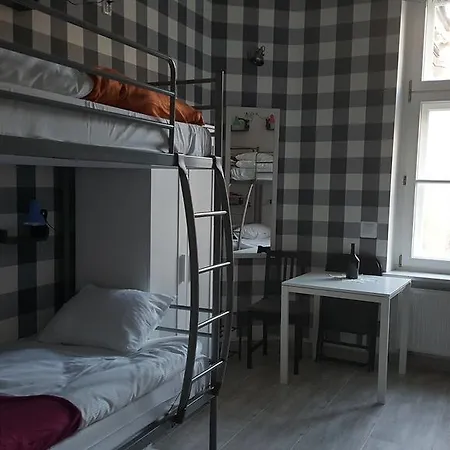 بيت شباب Lwowska 11 *